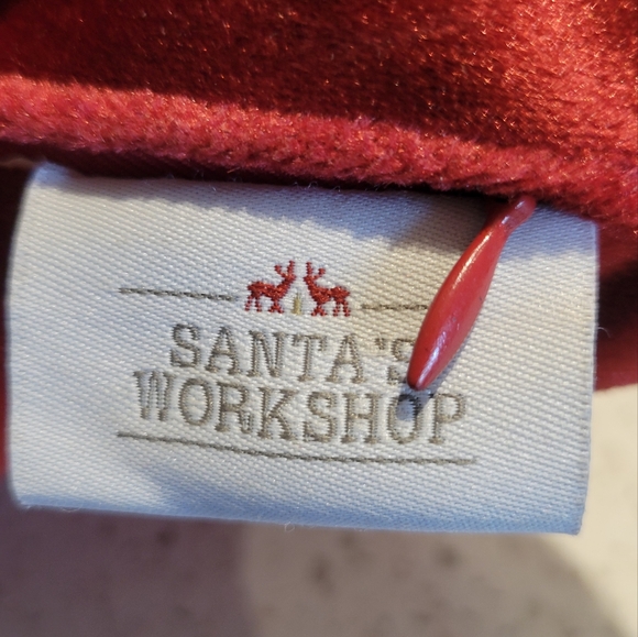 🎄 Merry & Bright Red Holiday Pillow – Festive & Cozy Christmas Decor - Picture 3 of 4